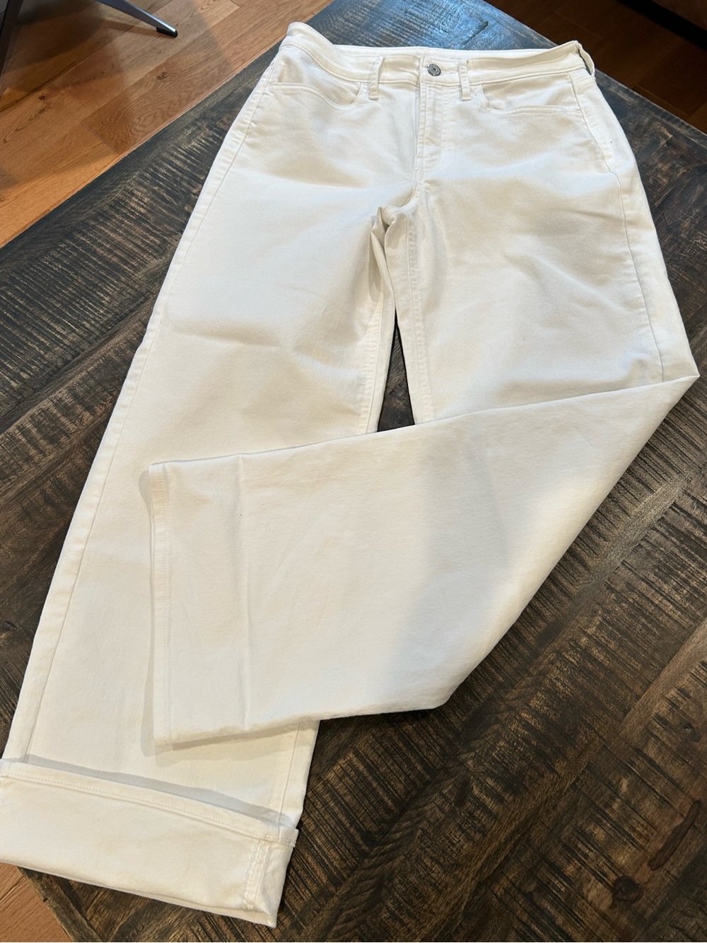 Old Navy Wide-leg WOW White Jeans Size 6 High-rise